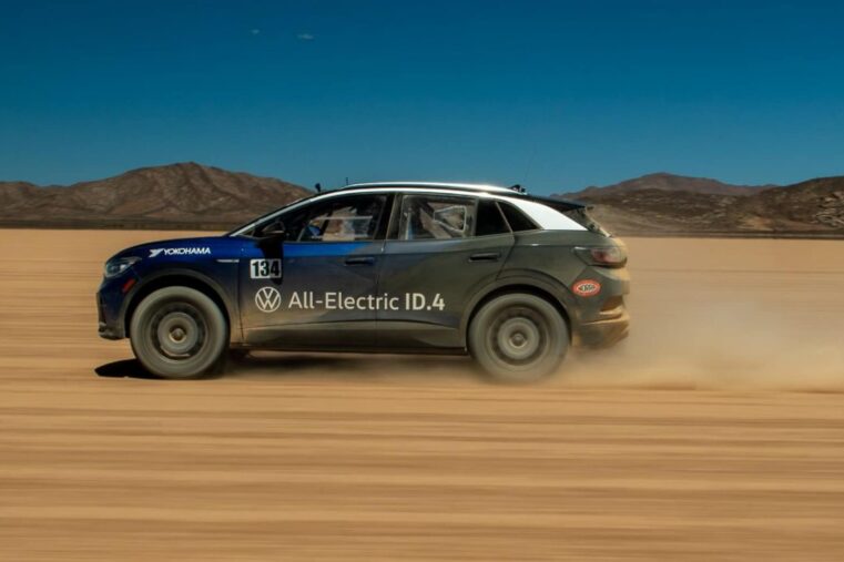 La Volkwagen ID4 sur une Baja Le défi de la Norra Mexican 1000