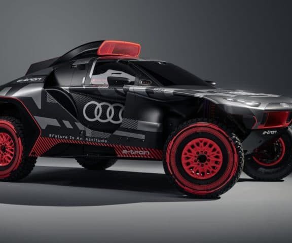 Audi Dakar 2022 électrique Peterhansel Sainz et Ekström passe à l’électrique