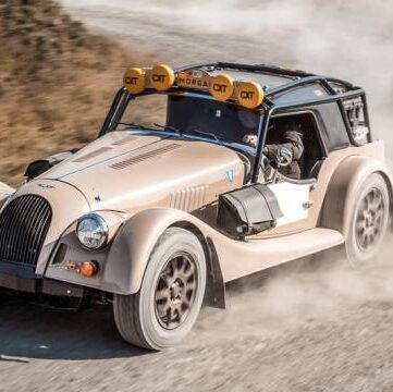 Morgan Plus Four CX-T en mode rallye-raid Le roadster hors-pistes !