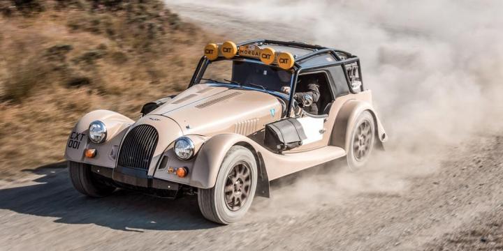 Morgan Plus Four CX-T en mode rallye-raid Le roadster hors-pistes !