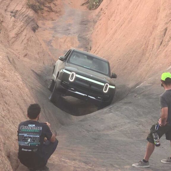 Rivian le Pick up à Moab L’électrique face à « Hell's Gate »