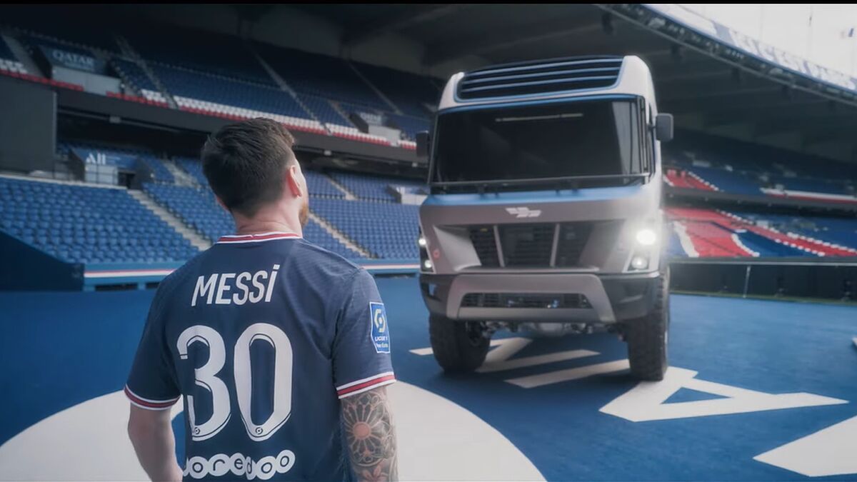 Lionel Messi à bord du premier camion à hydrogène du Rallye Dakar