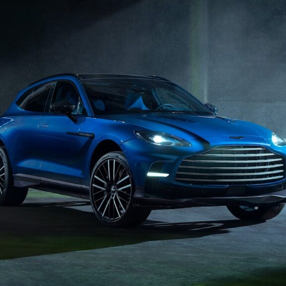 Aston Martin DBX707 SUV plus rapide que son ombre