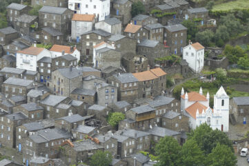 Raid Douro, village de montagne
