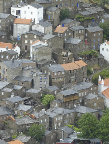 Raid Douro, village de montagne