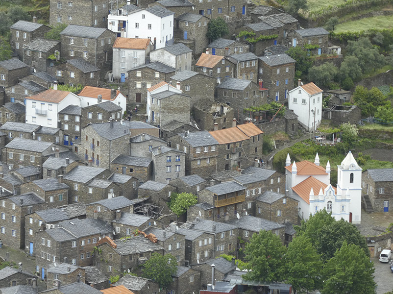 Raid Douro, village de montagne