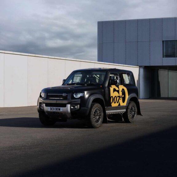 Land Rover & 007 fêtent leurs 60 ans