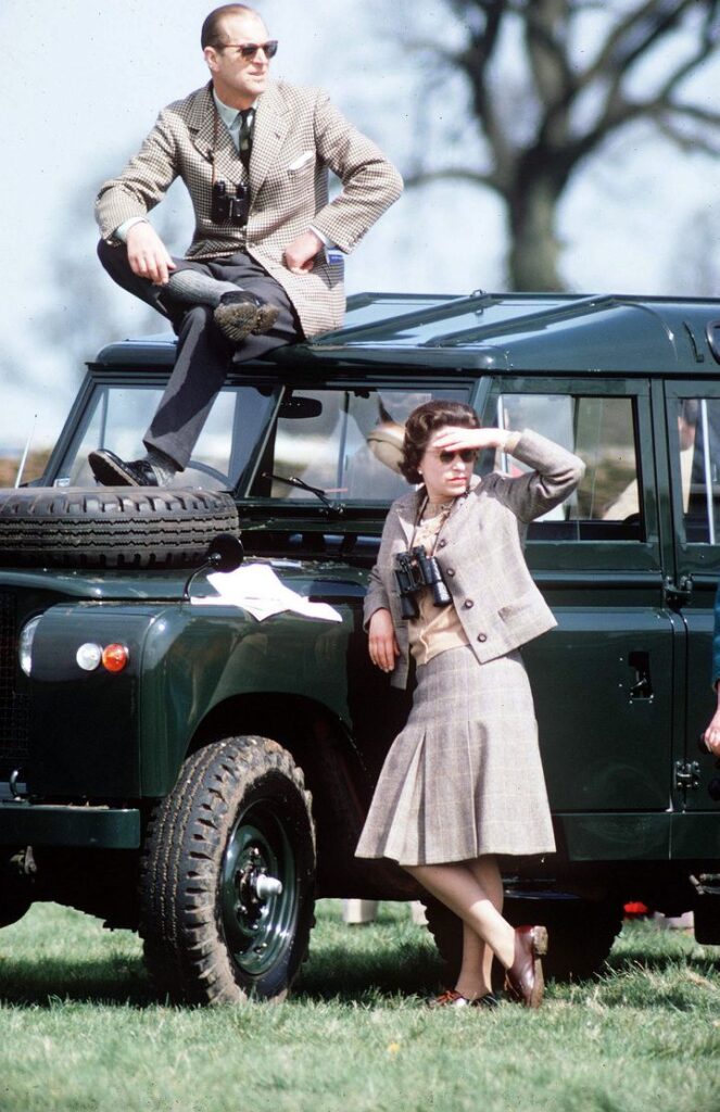 Queen & Land Rover