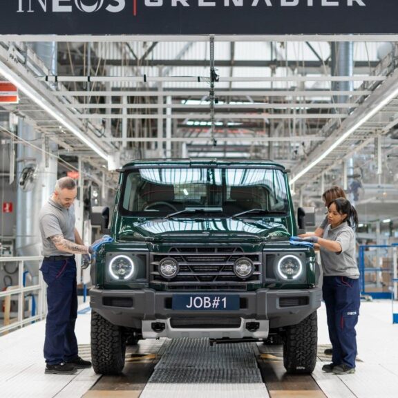 Ineos Grenadier Number One #1 Grenadier sortie de l’usine d’Hambach