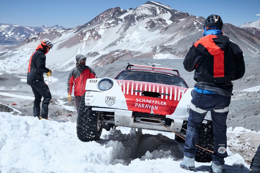 Une Porsche à 6 000 m
Une 911 très spéciale à l’assaut du plus haut volcan du monde
