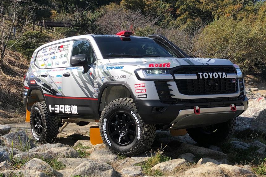 Toyota T2 Dakar 2023
Baptême du feu « Dakar » pour le Land Cruiser J300 Auto body