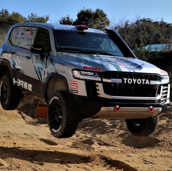 Toyota Dakar 2023 Baptême du feu « Dakar » pour le Land Cruiser J300 Auto body