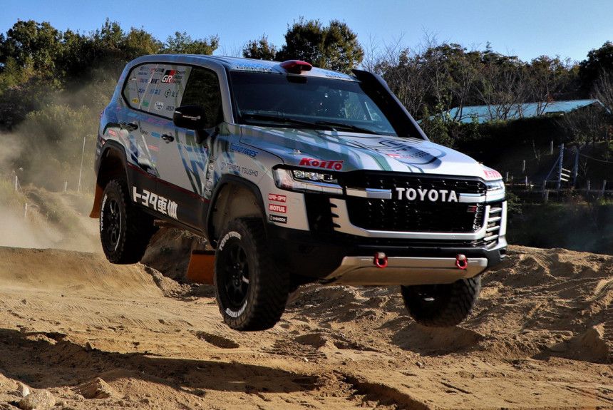 Toyota Dakar 2023 Baptême du feu « Dakar » pour le Land Cruiser J300 Auto body