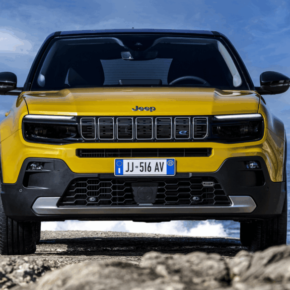 Jeep Avenger commandes ouvertes Première Jeep 100% électrique