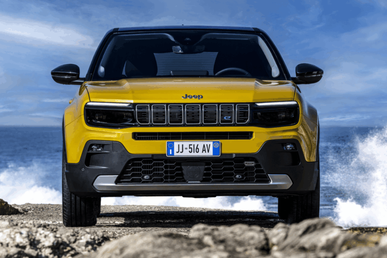 Jeep Avenger commandes ouvertes Première Jeep 100% électrique