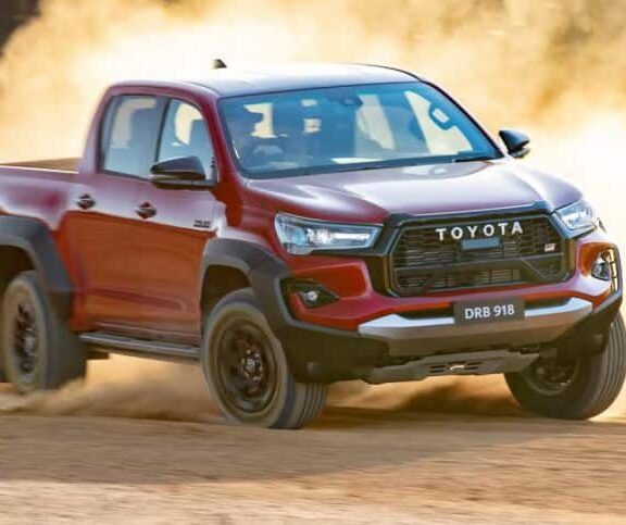 Toyota Hilux GR Sport 2023 L’ultime Hilux plus large et plus puissant !