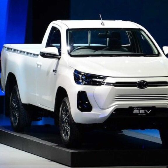 Pick up Toyota Hilux électrique Le Pick Up historique passe bientôt à l’électrique