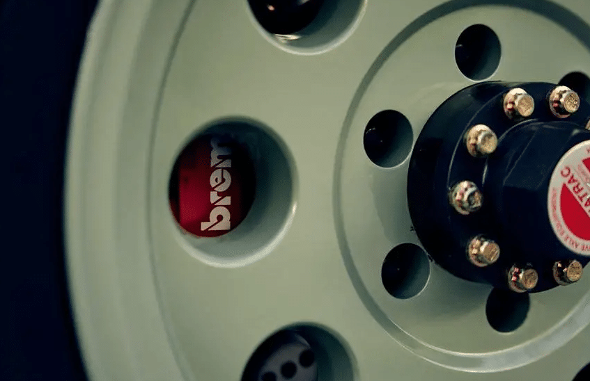 HUE 166 Restomod par Himalaya