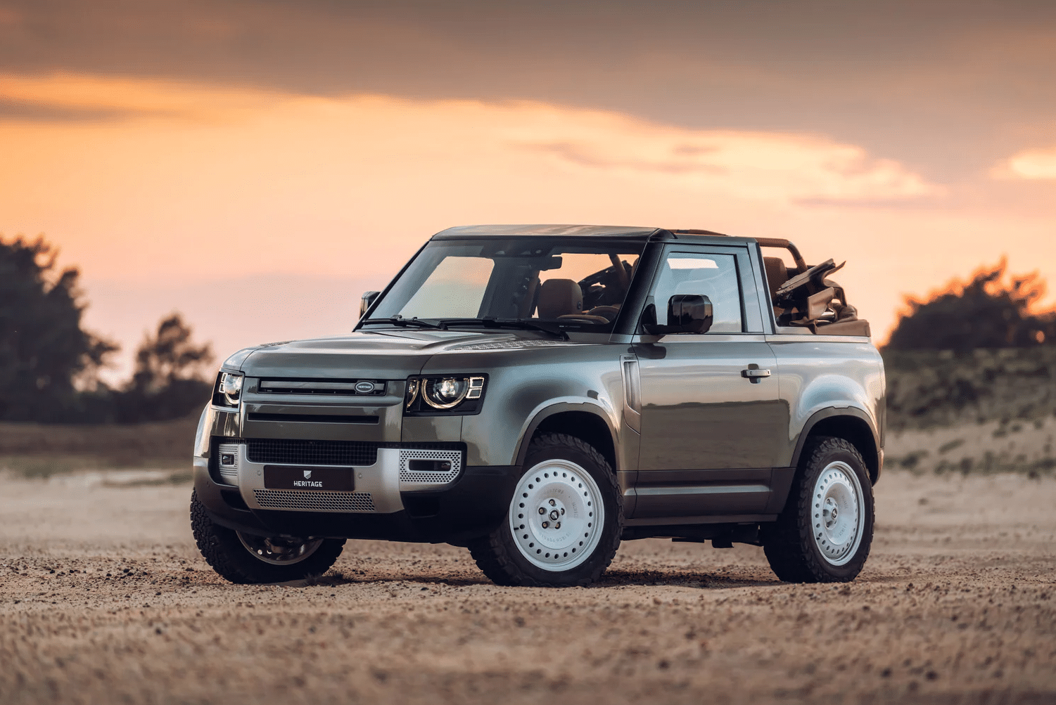 Defender Cabriolet Heritage Custom Le Land Rover enlève le haut !
