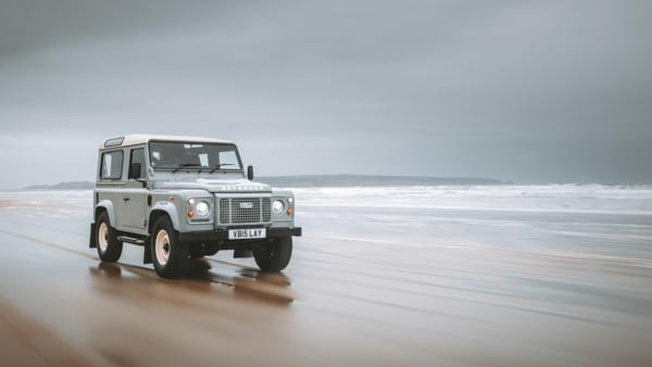 Nouveau Defender Classic Works V8 Islay Edition