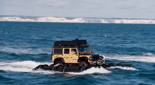 Defender amphibie Londres - New York