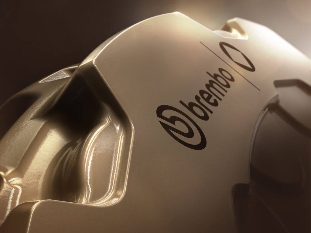 sera doté d’une puissante motorisation V8 biturbo essence à micro-hybridation (MHEV), et de la suspension pneumatique 6D Dynamics