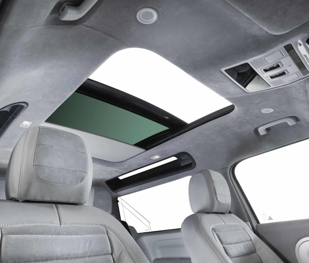 Le constructeur de yachts néerlandais Firmship a préparé un New Defender entièrement blanc !