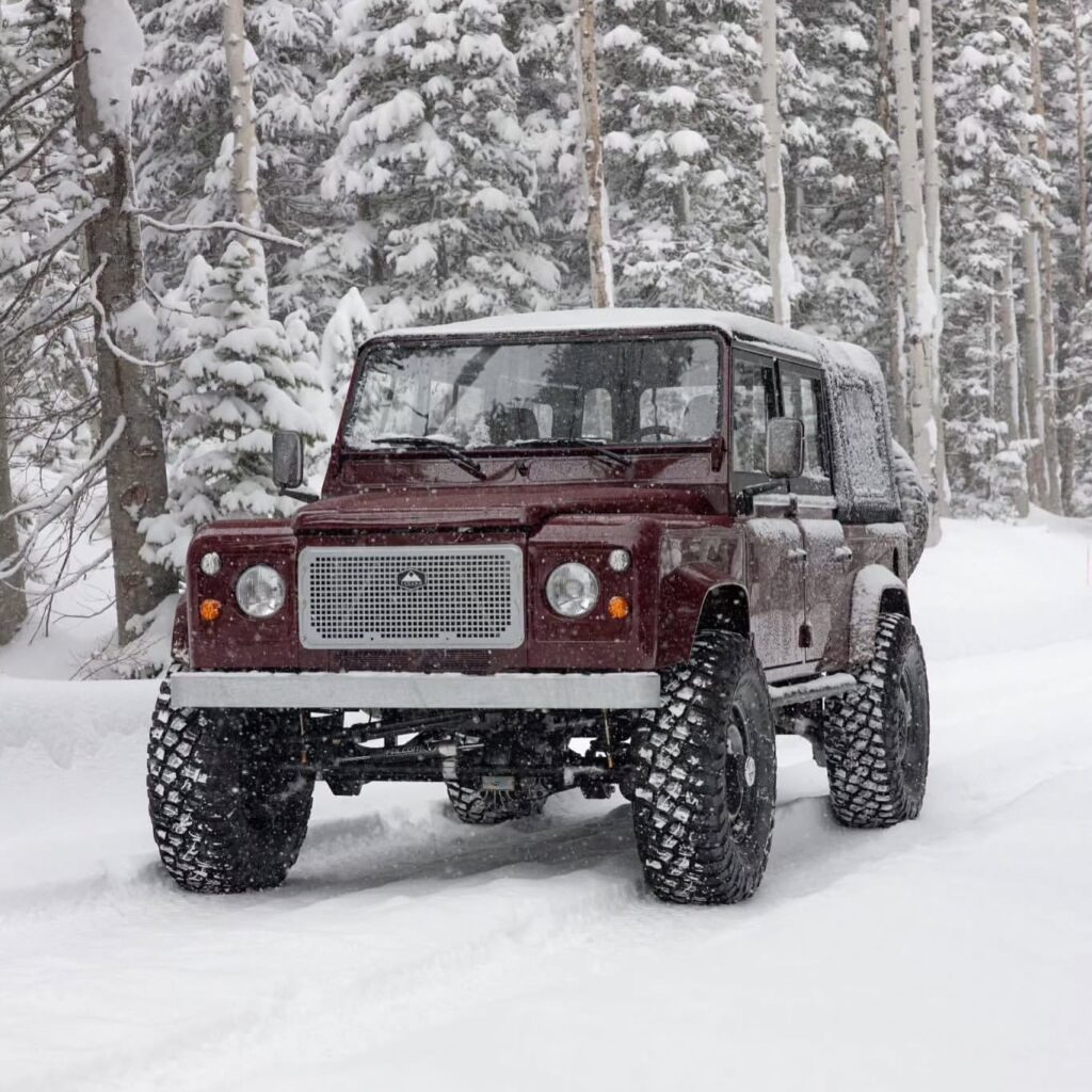 Carrosserie Aqualu pour Defender
Aqualu Industries inc présente sa carrosserie Bravo 4