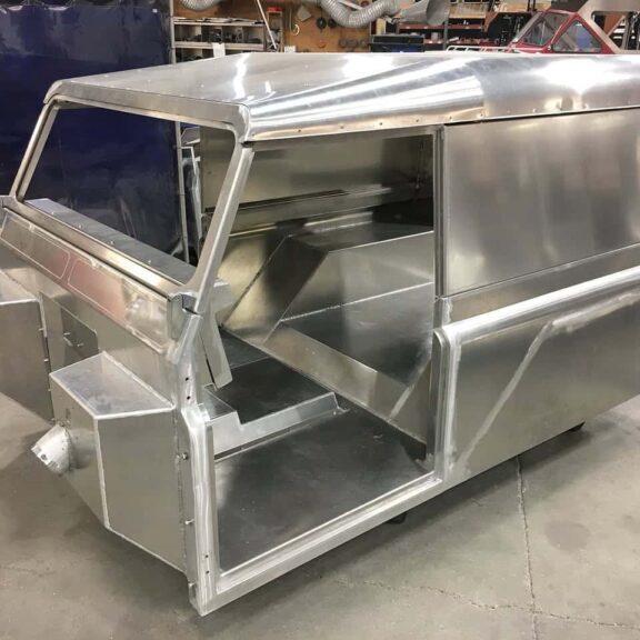 Carrosserie Aqualu pour Defender Aqualu Industries inc présente sa carrosserie Bravo 4