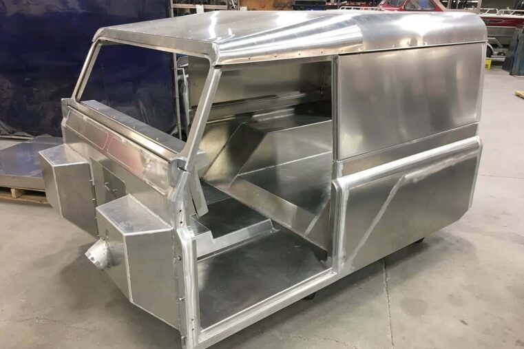 Carrosserie Aqualu pour Defender Aqualu Industries inc présente sa carrosserie Bravo 4