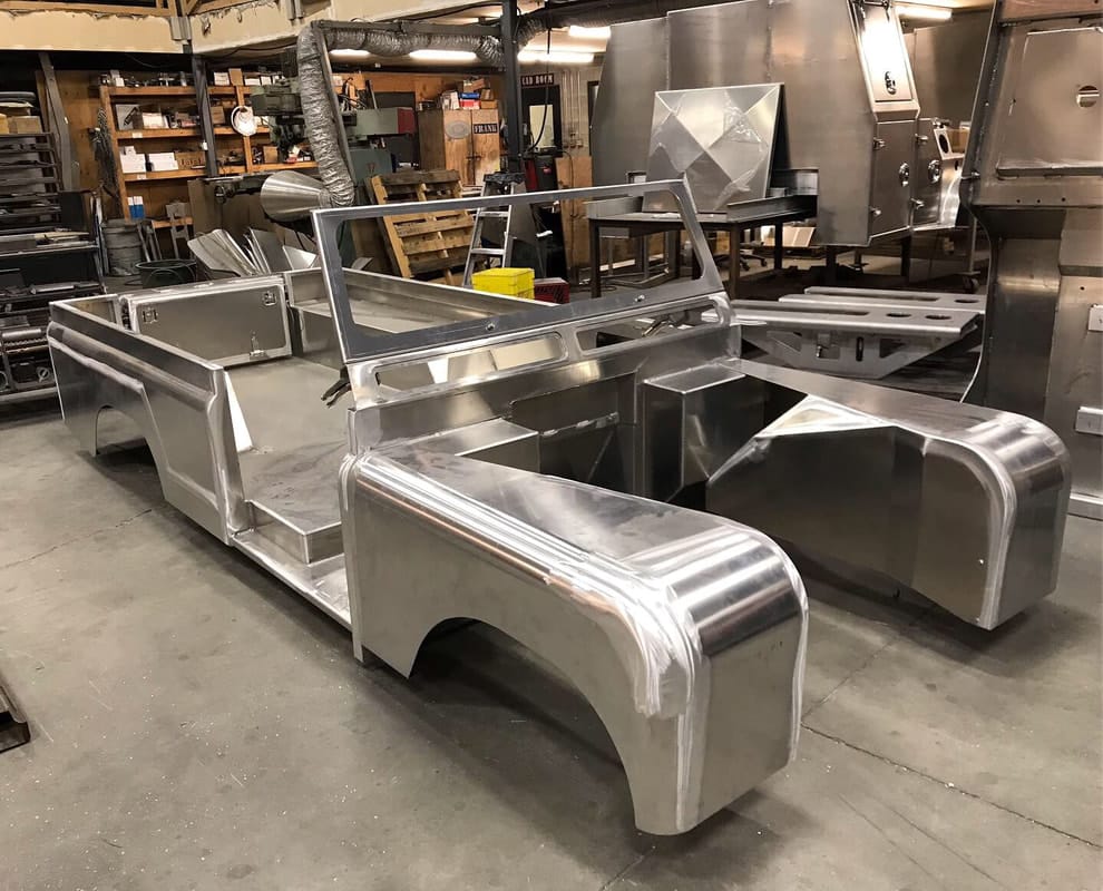 Carrosserie Aqualu pour Defender
Aqualu Industries inc présente sa carrosserie Bravo 4