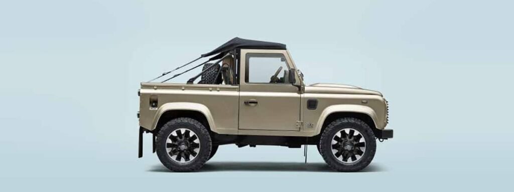 la division Heritage de restauration de véhicules anciens de JLR, a annoncé l'extension de son programme intégrant des modèles Defender « soft top »