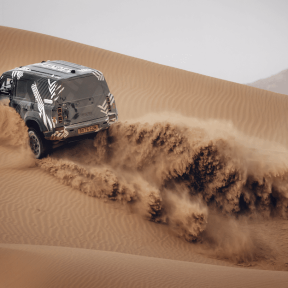 Le Defender D7X-R fera ses débuts officiels en compétition lors du Rallye Dakar 2026