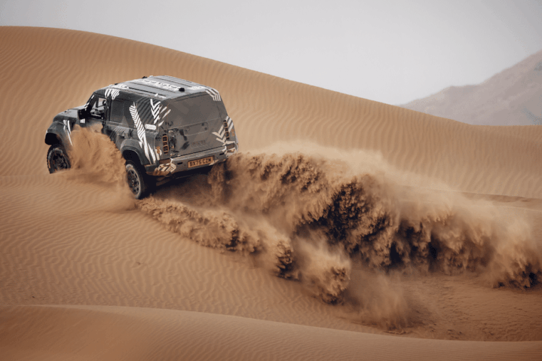 Le Defender D7X-R fera ses débuts officiels en compétition lors du Rallye Dakar 2026