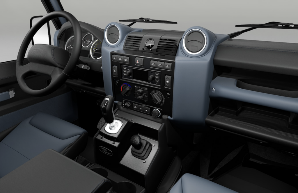 Land Rover Classic propose la possibilité de configurer un Defender Classic Works V8 façon Octa. 