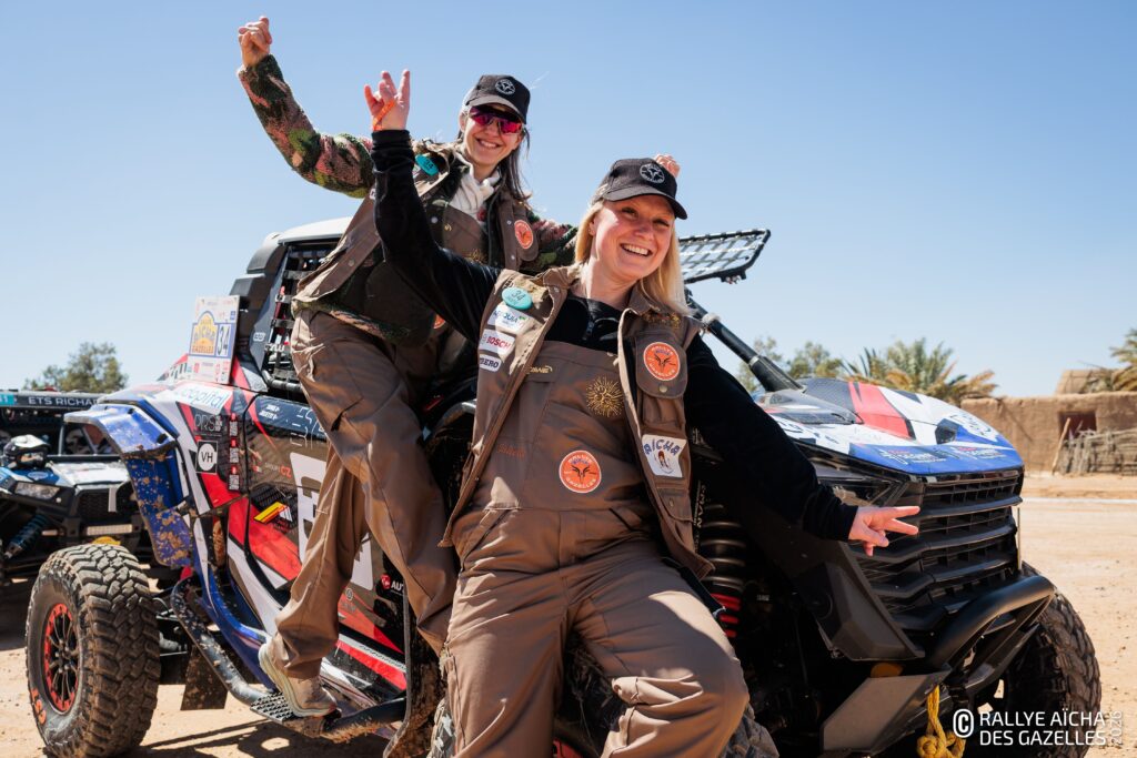 équipage féminin Rallye Aïcha des Gazelles 2026 en SSV dans le désert marocain