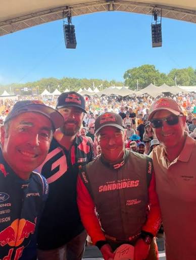 Le Dakar à Goodwood
Voitures et champions du rallye présent en démo au FOS