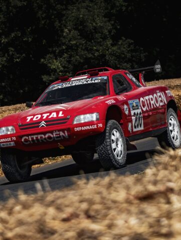 Le Dakar à Goodwood Voitures et champions du rallye présent en démo au FOS