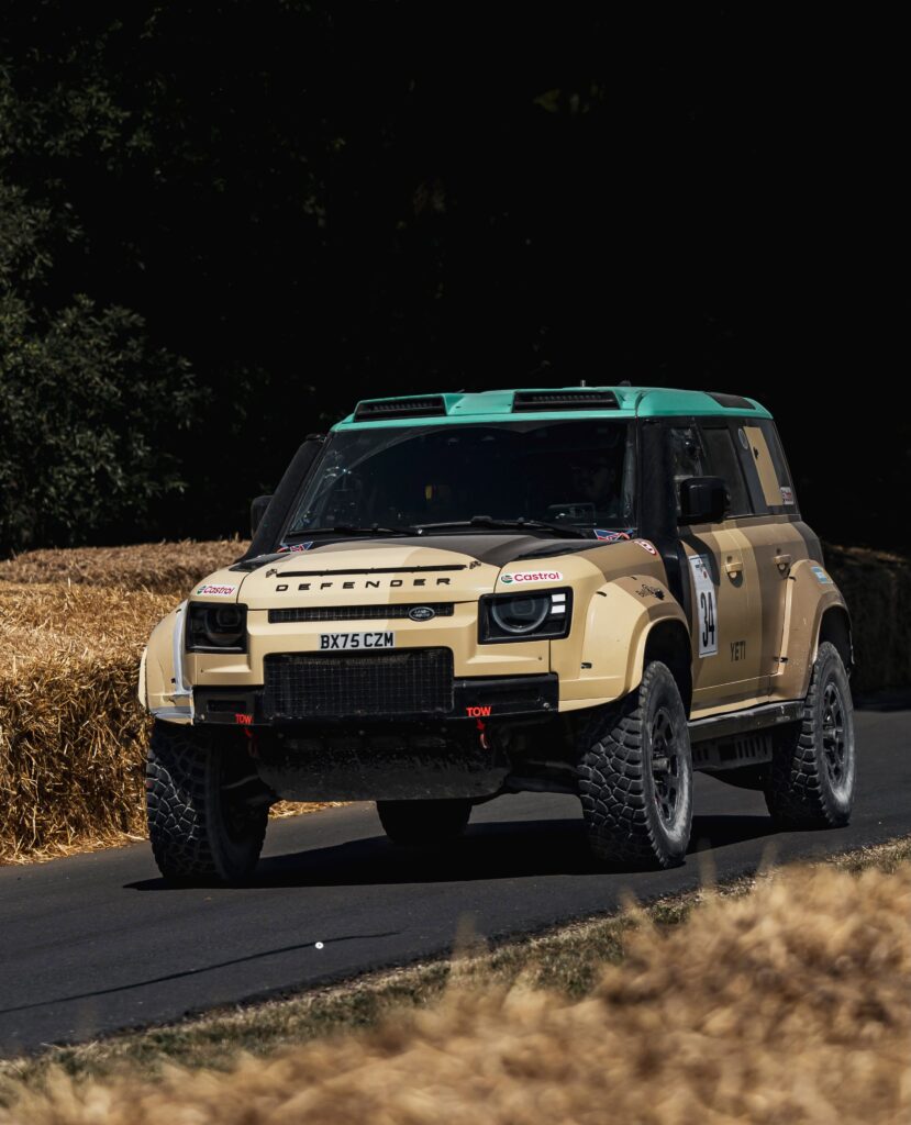 Le Dakar à Goodwood
Voitures et champions du rallye présent en démo au FOS