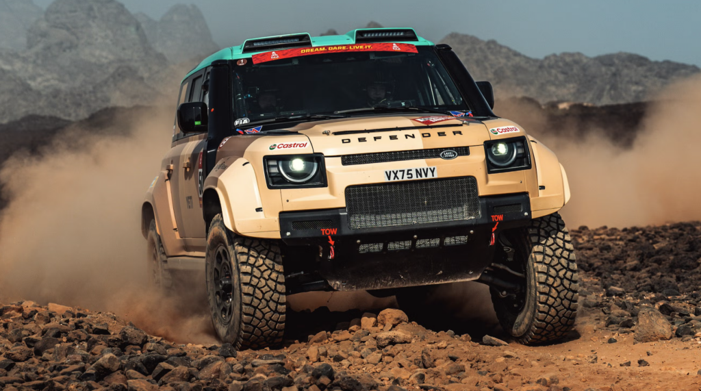 Defender Dakar Street Legal
Version civile de la bête de rallye de 626 ch sur la route !