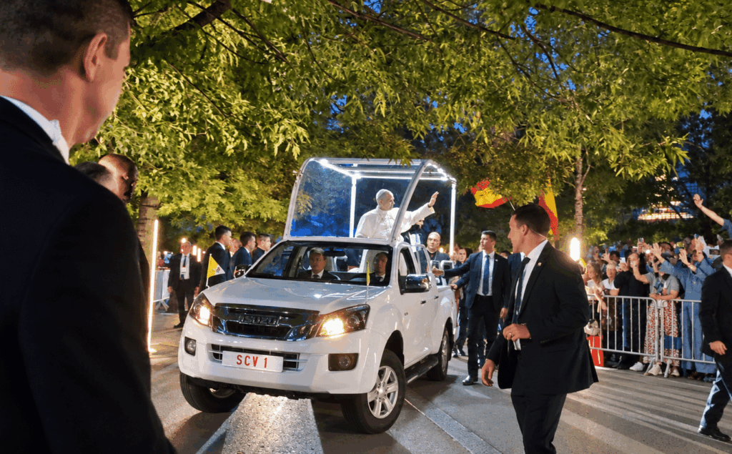 La Papamobile Isuzu D-Max
Quand la Papamobile fait le buzzz !
