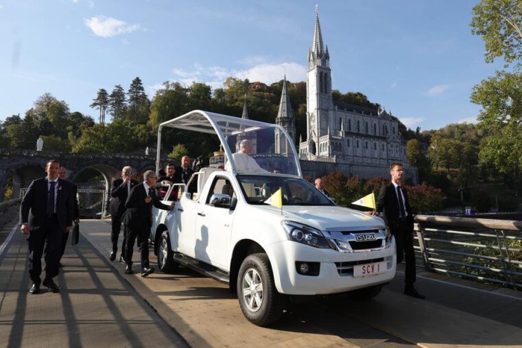 La Papamobile Isuzu D-Max Quand la Papamobile fait le buzzz !
