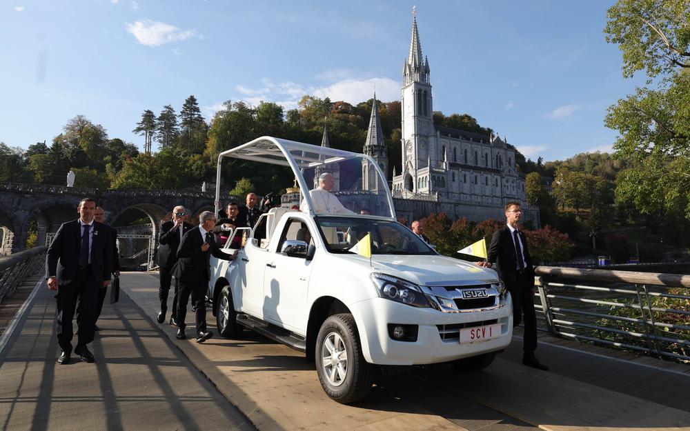 La Papamobile Isuzu D-Max Quand la Papamobile fait le buzzz !
