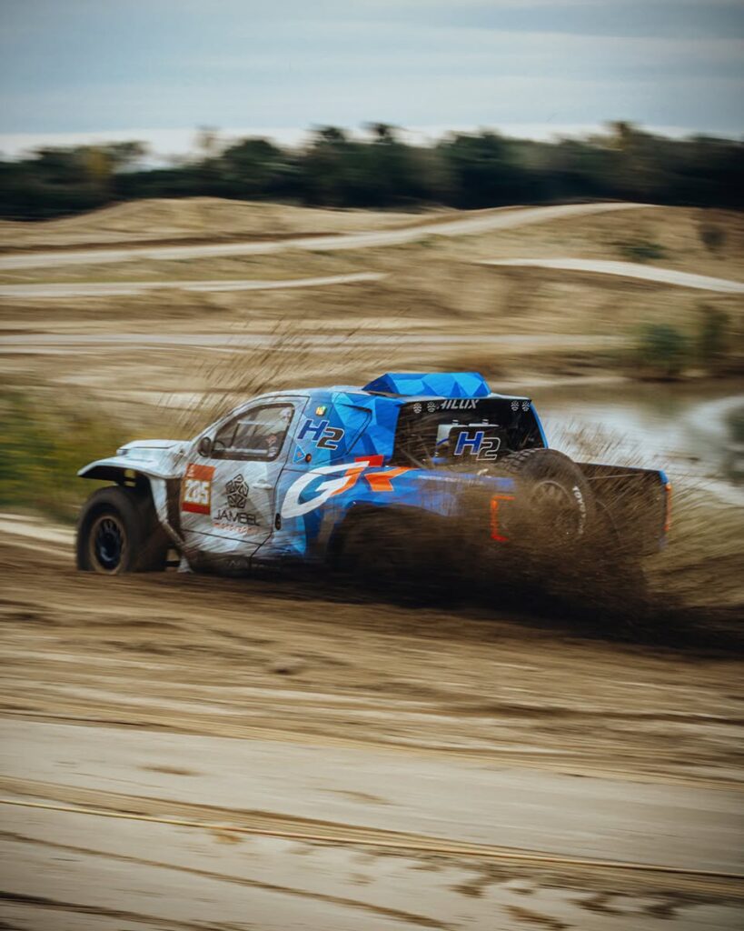 Dania Akeel sera au volant du DKR GR FC Hilux lors des essais ainsi que pour sa première épreuve compétitive, le Rallye Dakar