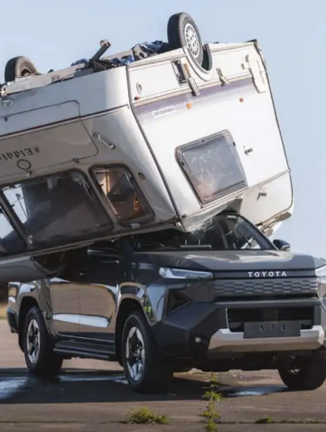 Le Hilux encore martyrisé Mais toujours aussi indestructible !
