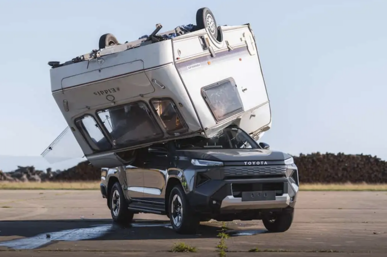 Le Hilux encore martyrisé Mais toujours aussi indestructible !